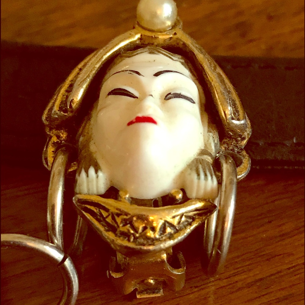Beautiful ANTIQUE earrings. Clip ons.